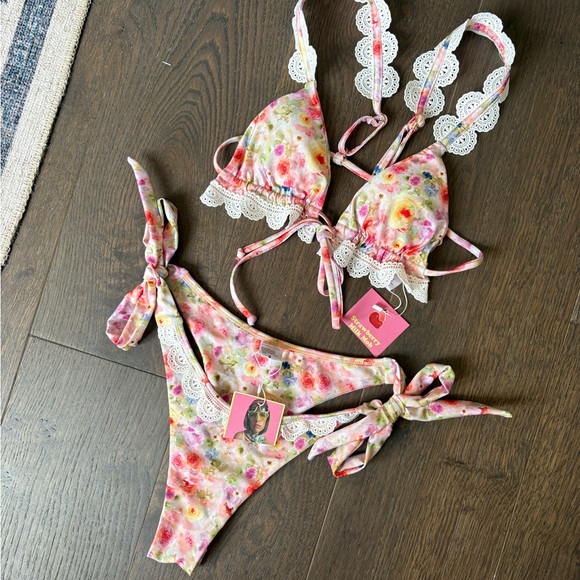 NWT Strawberry Milk Mob Buttersweet Samba Floral Lace Bikini Set Size Small - Picture 2 of 8